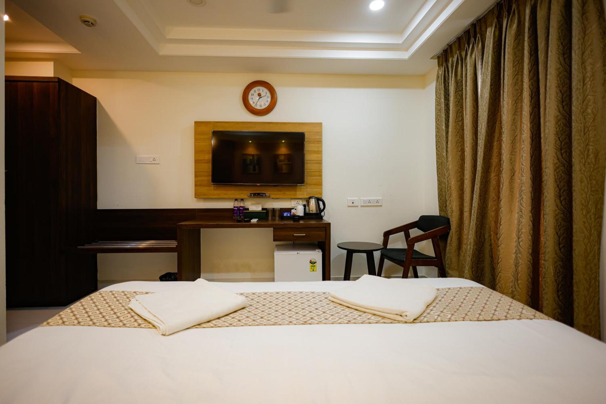 M Square Hotel Hyderabad Exteriör bild