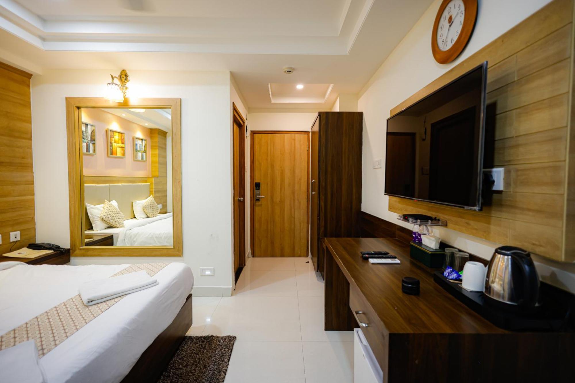 M Square Hotel Hyderabad Exteriör bild