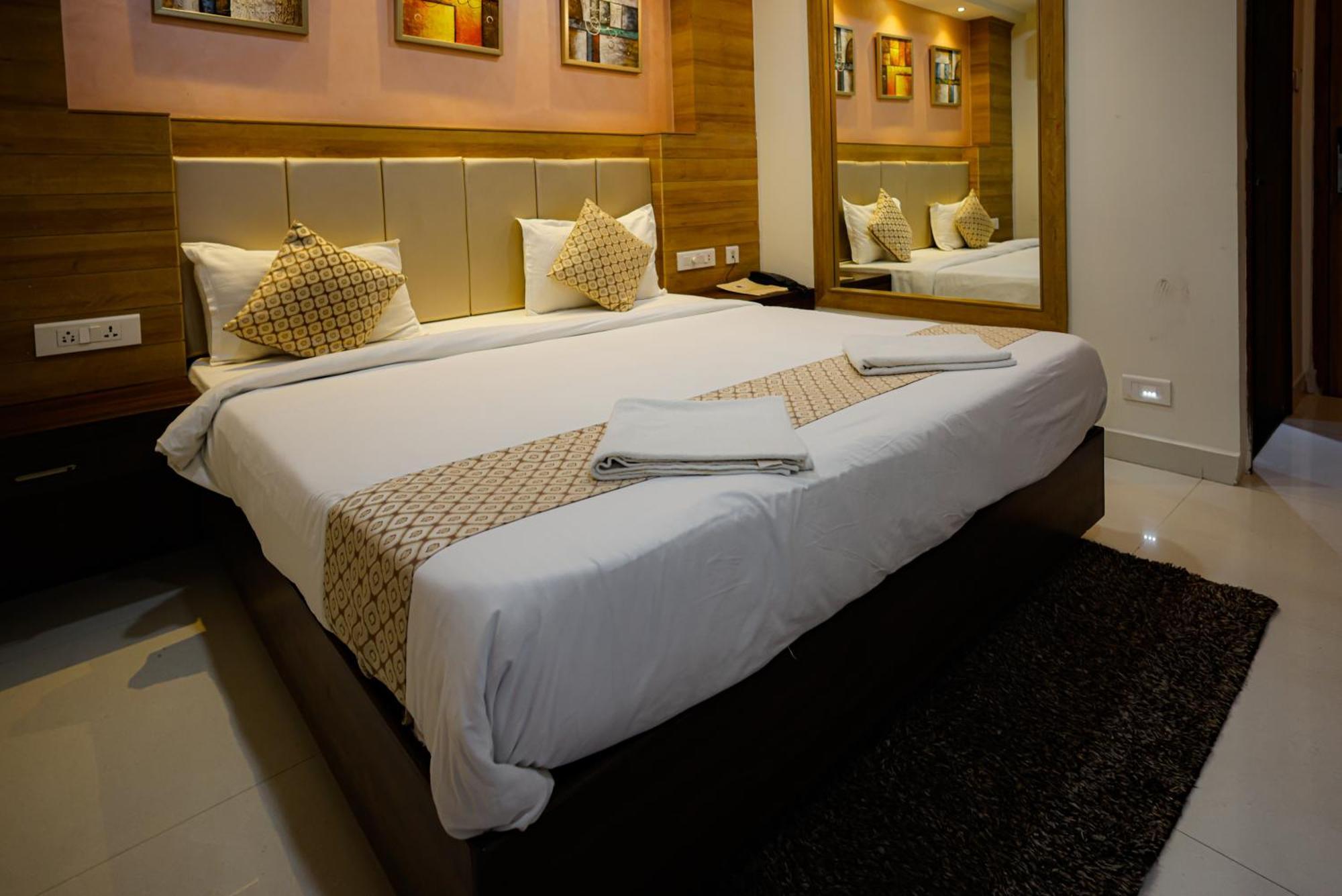 M Square Hotel Hyderabad Exteriör bild