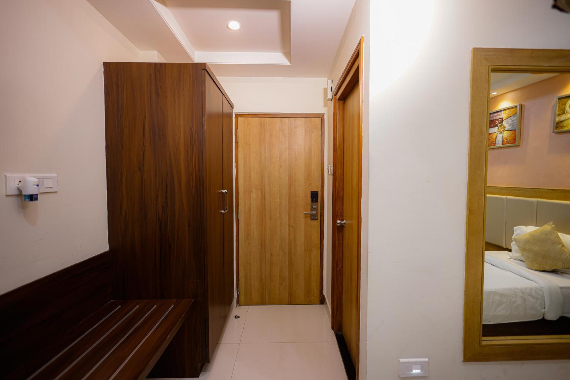 M Square Hotel Hyderabad Exteriör bild