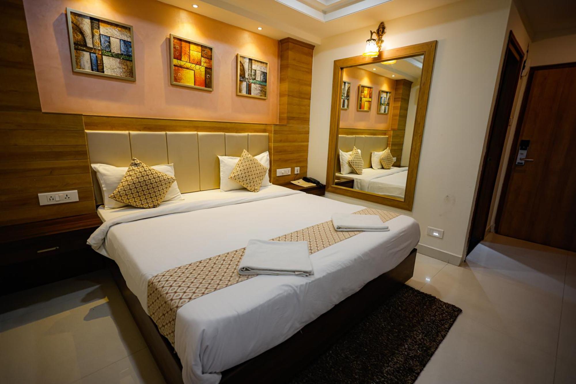 M Square Hotel Hyderabad Exteriör bild