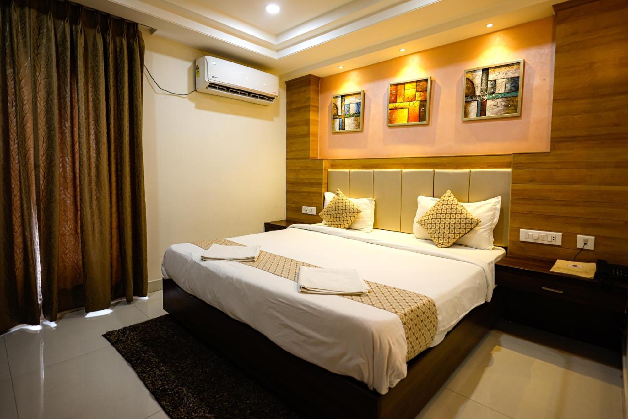M Square Hotel Hyderabad Exteriör bild