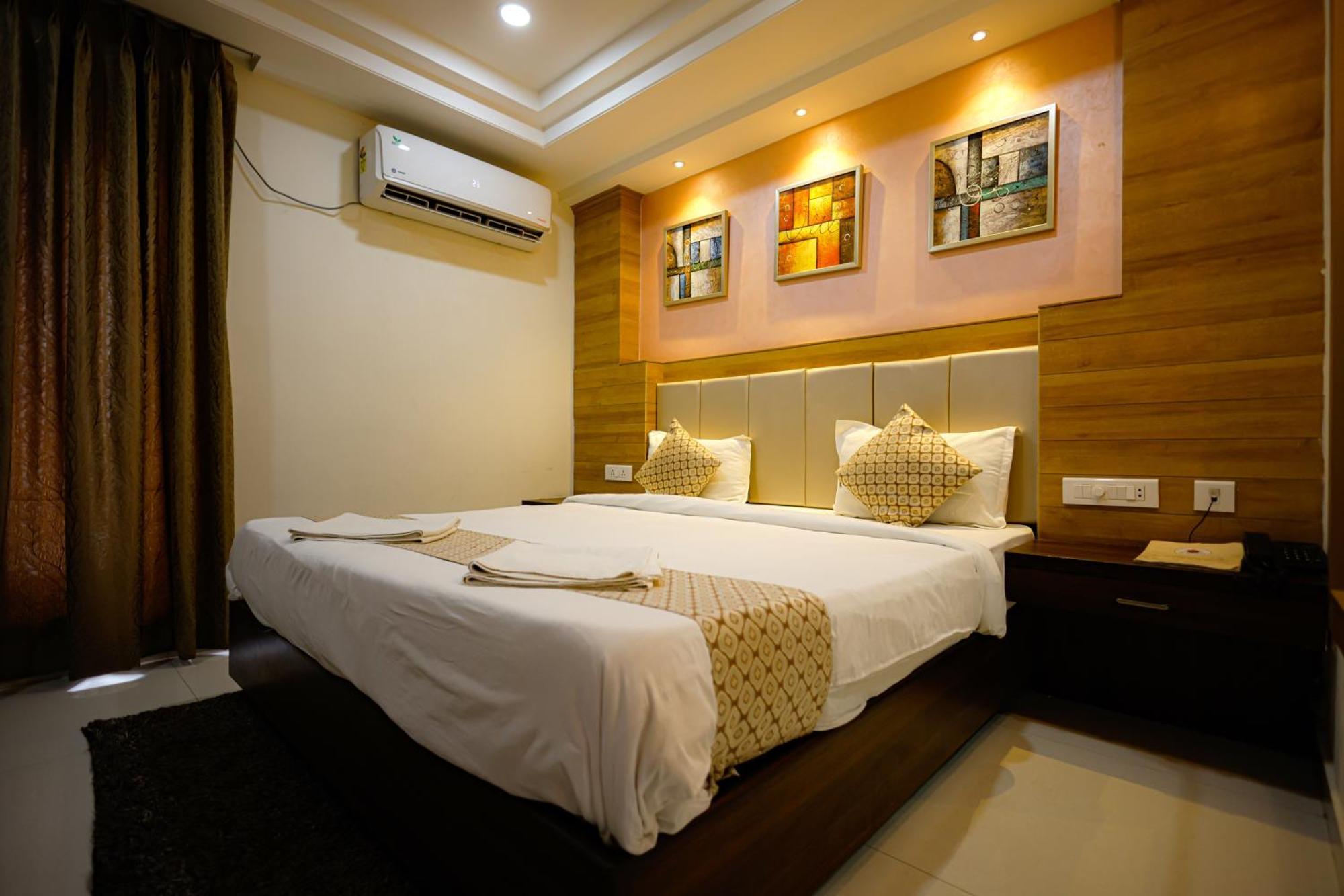 M Square Hotel Hyderabad Exteriör bild