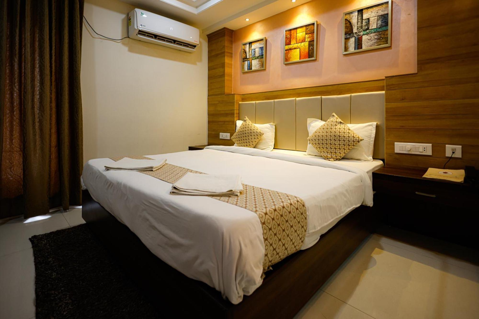 M Square Hotel Hyderabad Exteriör bild