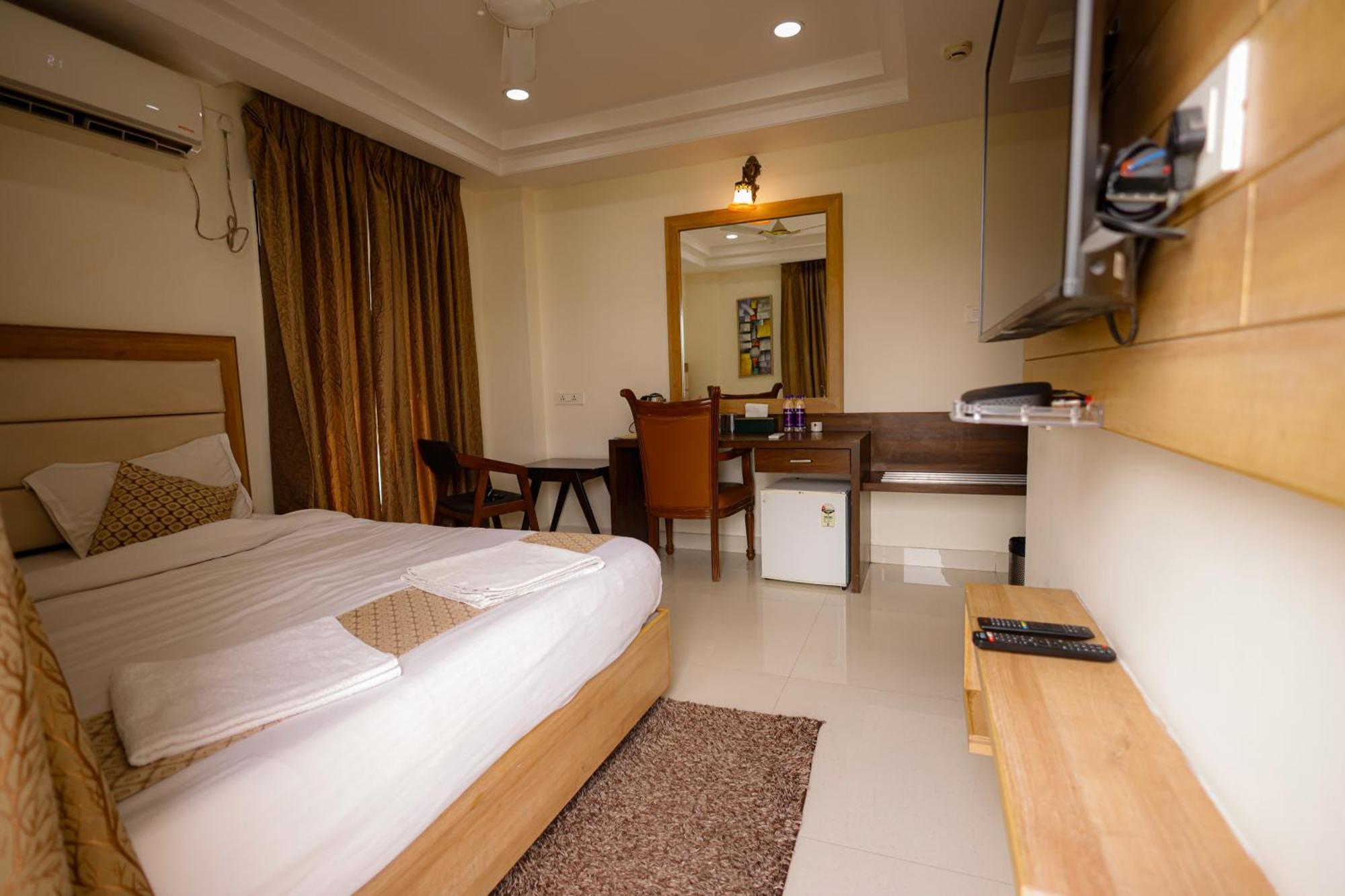 M Square Hotel Hyderabad Exteriör bild