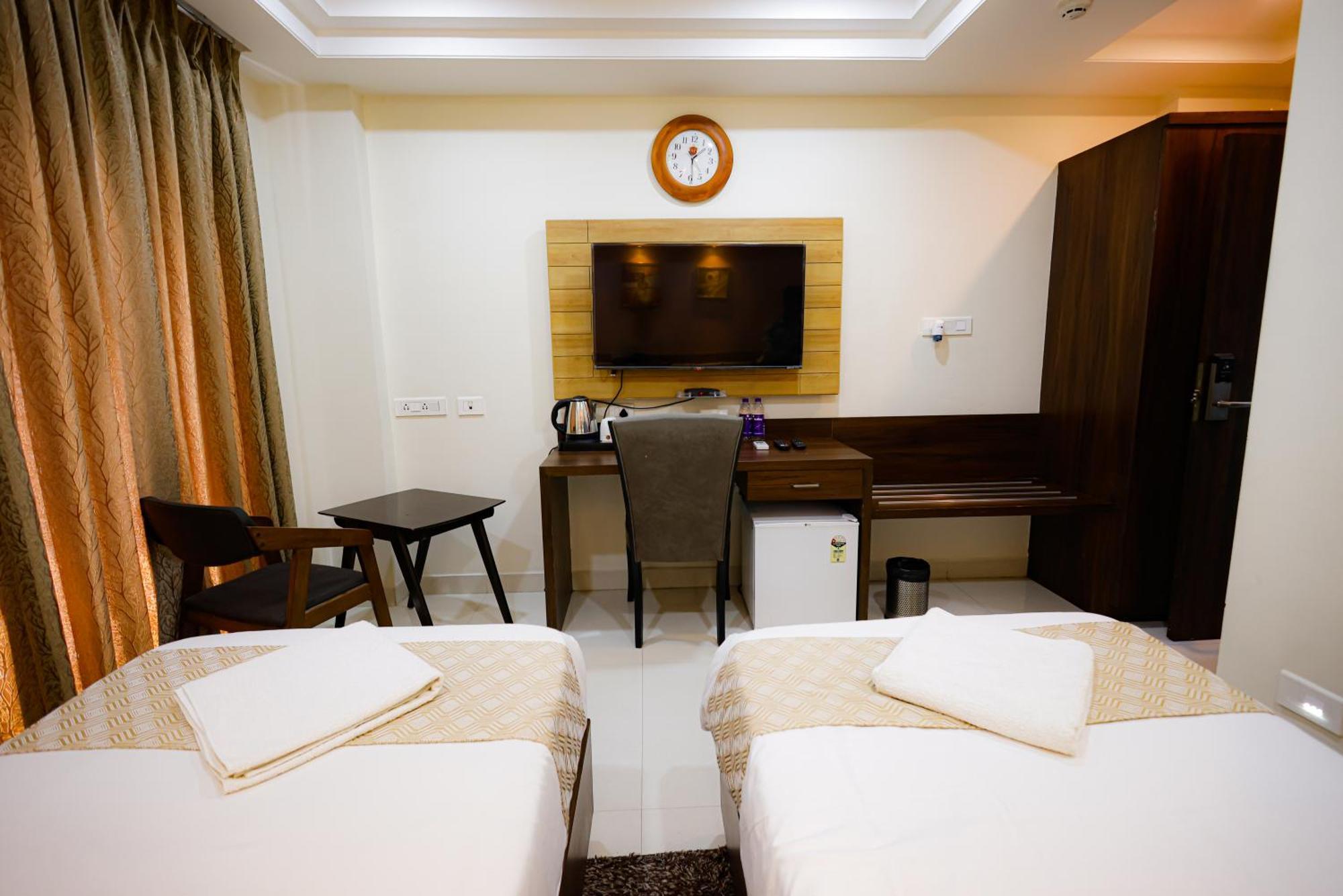 M Square Hotel Hyderabad Exteriör bild