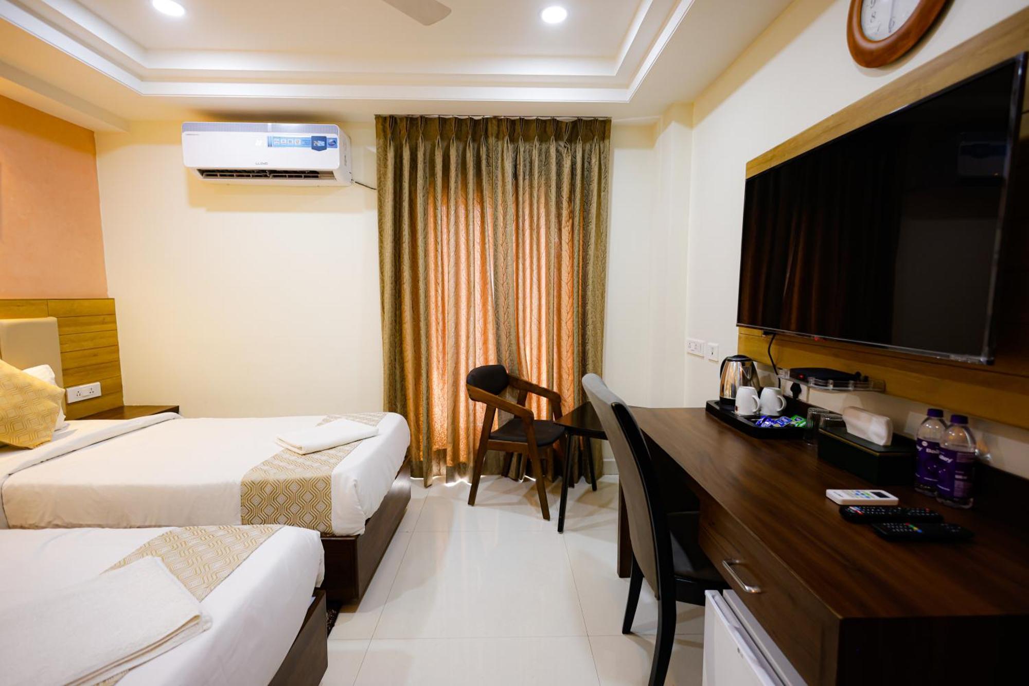 M Square Hotel Hyderabad Exteriör bild
