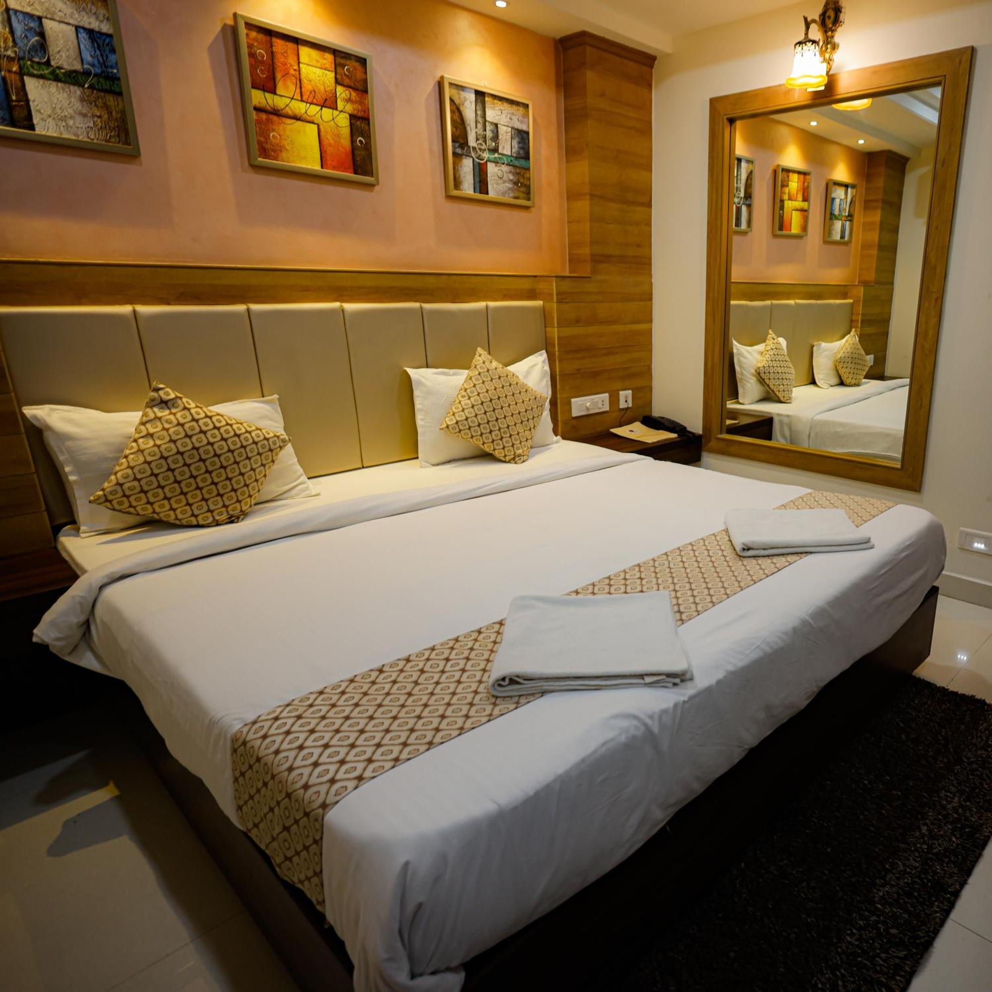 M Square Hotel Hyderabad Exteriör bild