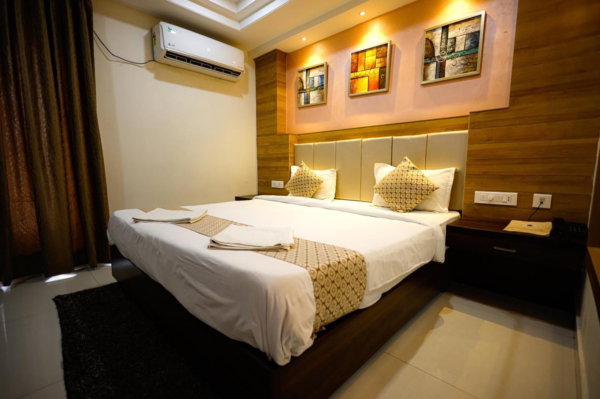 M Square Hotel Hyderabad Exteriör bild
