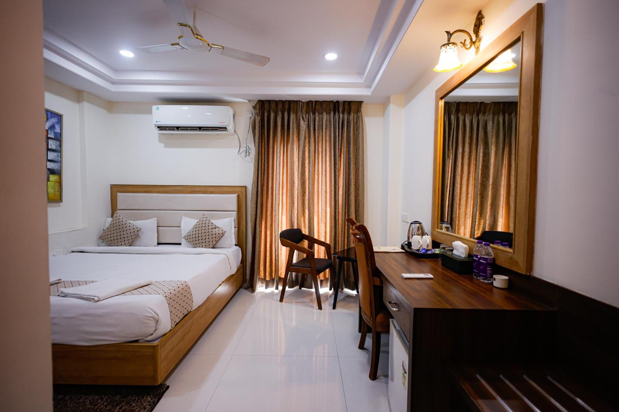 M Square Hotel Hyderabad Exteriör bild