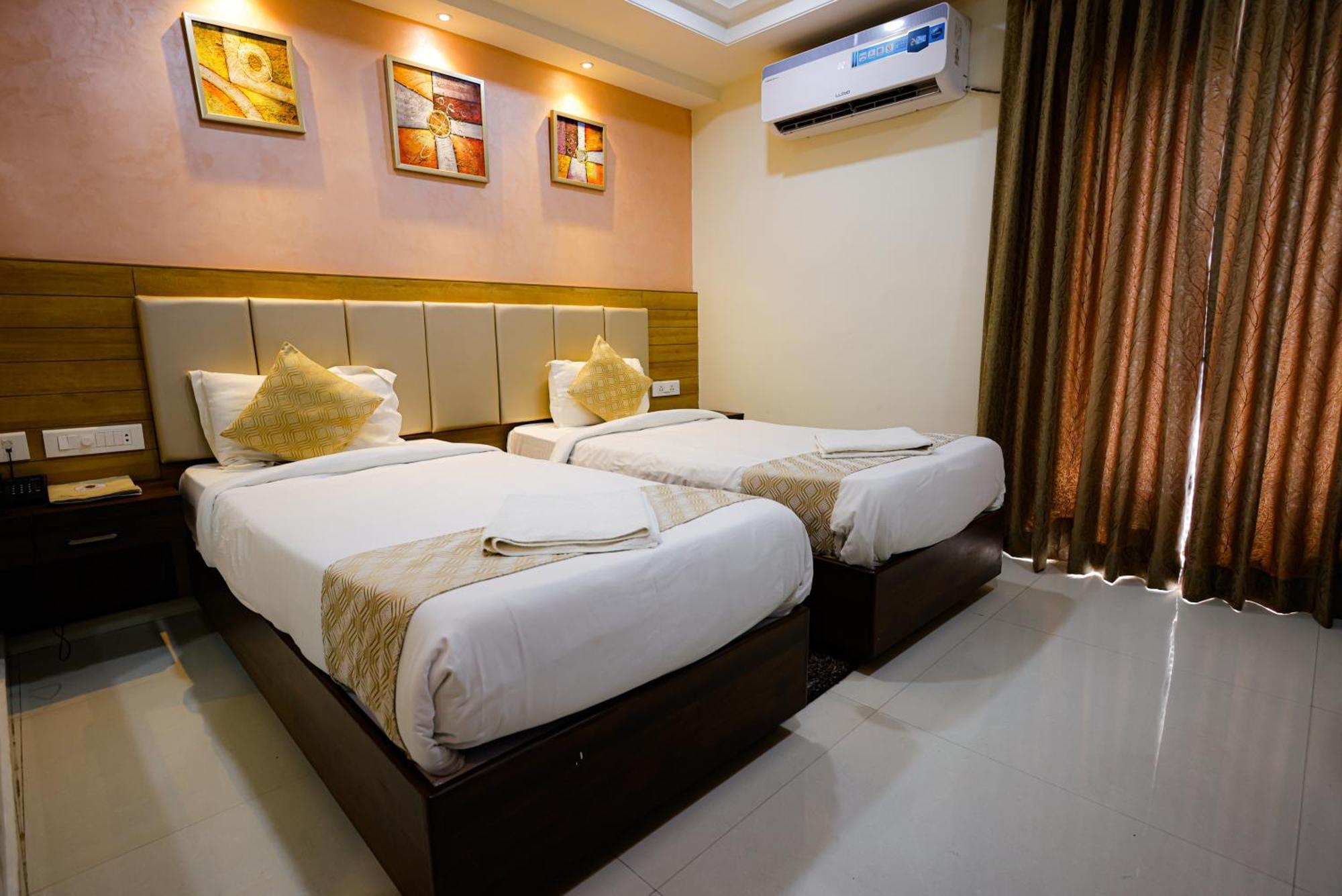 M Square Hotel Hyderabad Exteriör bild
